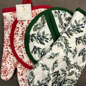 Mary Square Holiday Pot Holders 2 sets